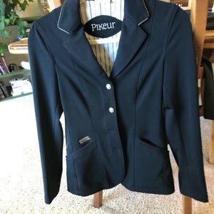 Pikeur show coat, navy with white trim on collar.